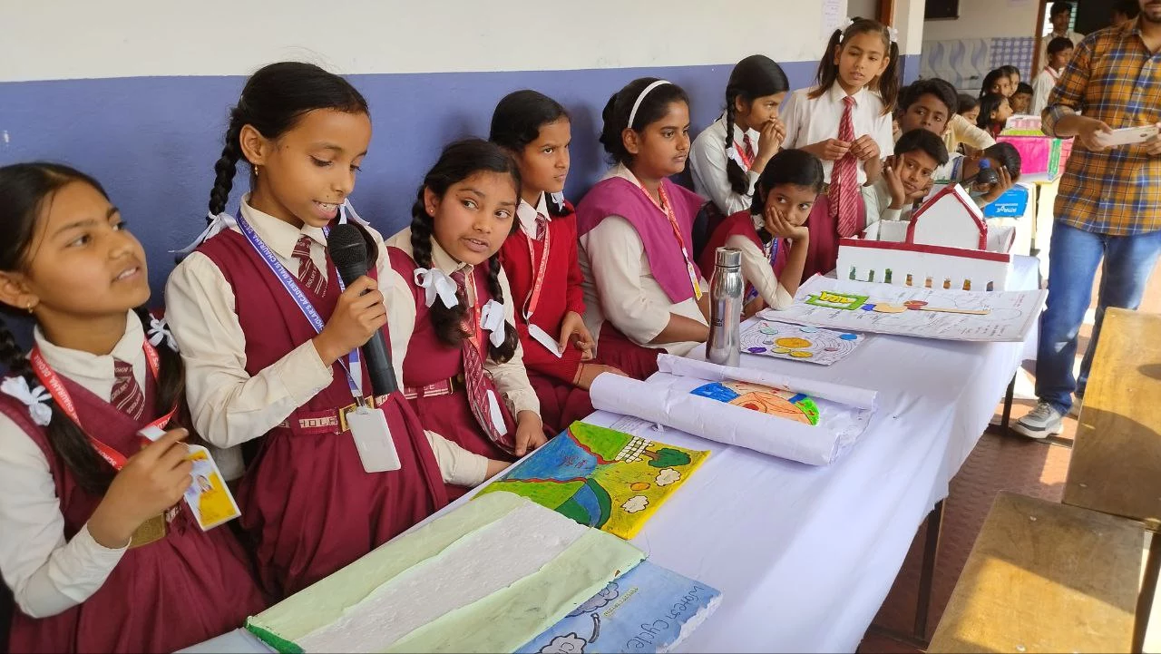 दो सौ मीटर की दौड में महाराणा प्रताप के छात्र प्रभात यादव ने प्रथम स्थान प्राप्त किया